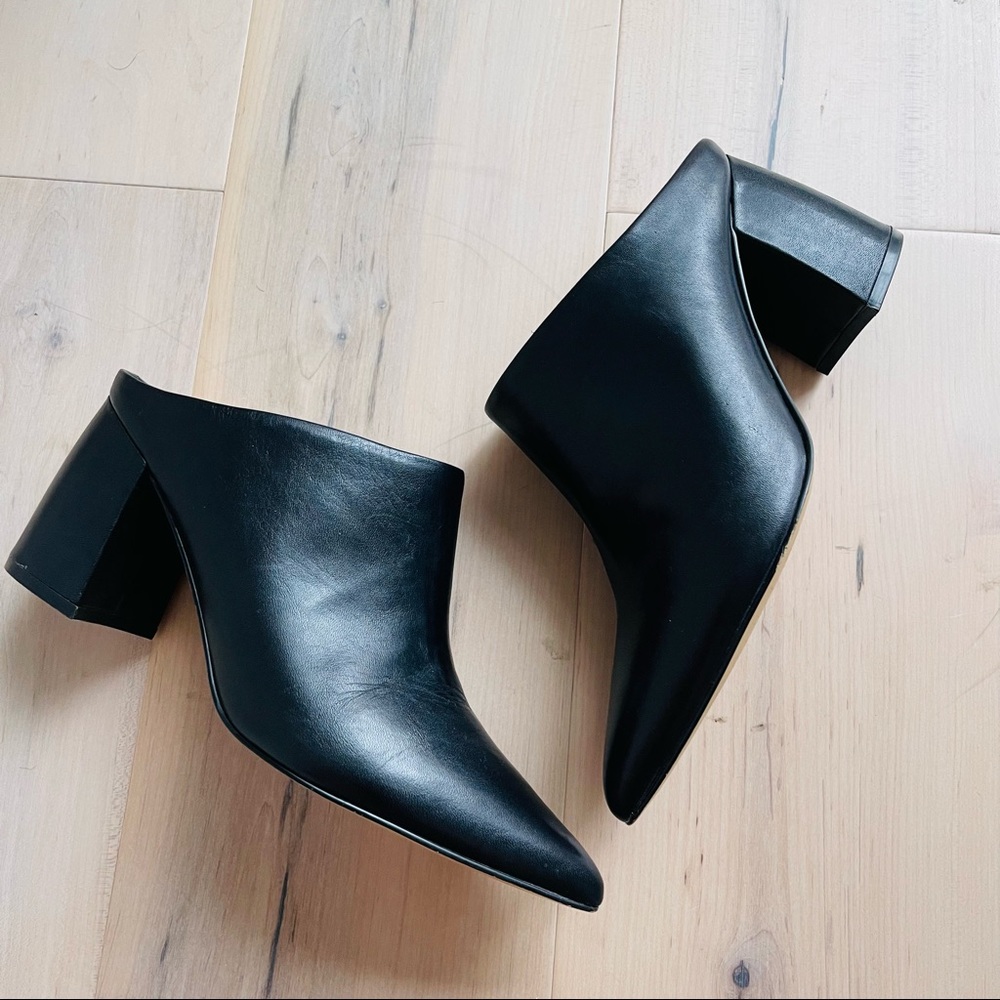 Marc Fisher Frangni Heeled Mule, Pointed Toe, block heel
Black
Size 7.5